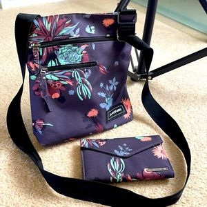 💚 DAKINE long strap satchel and wallet 💚